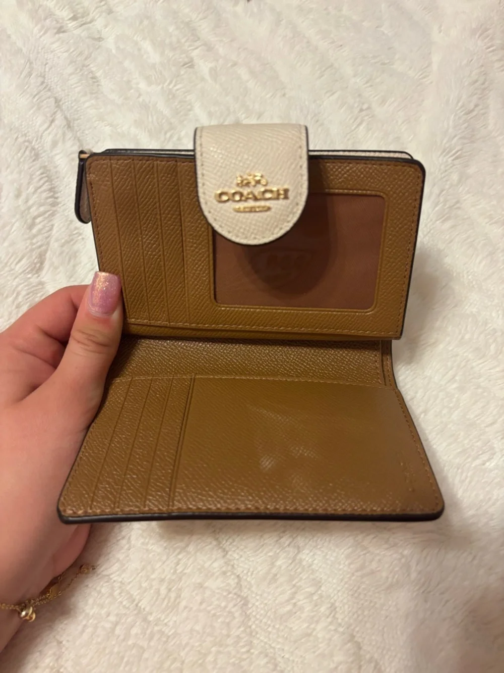 COACH Medium Corner Zip Wallet in Gold/Chalk Leather - Picture 3 of 6